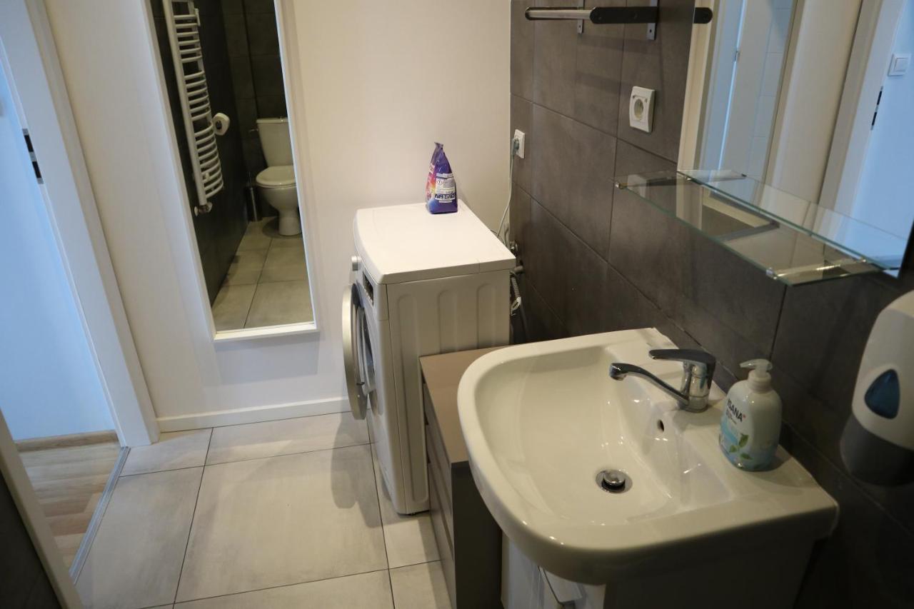 One More Night Apartment, Poznan Old Town Buitenkant foto